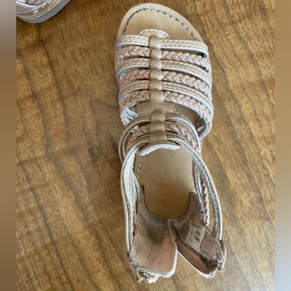 Harper Canyon
Gladiator breaded Sandal, Rose gold. - Picture 2 of 5